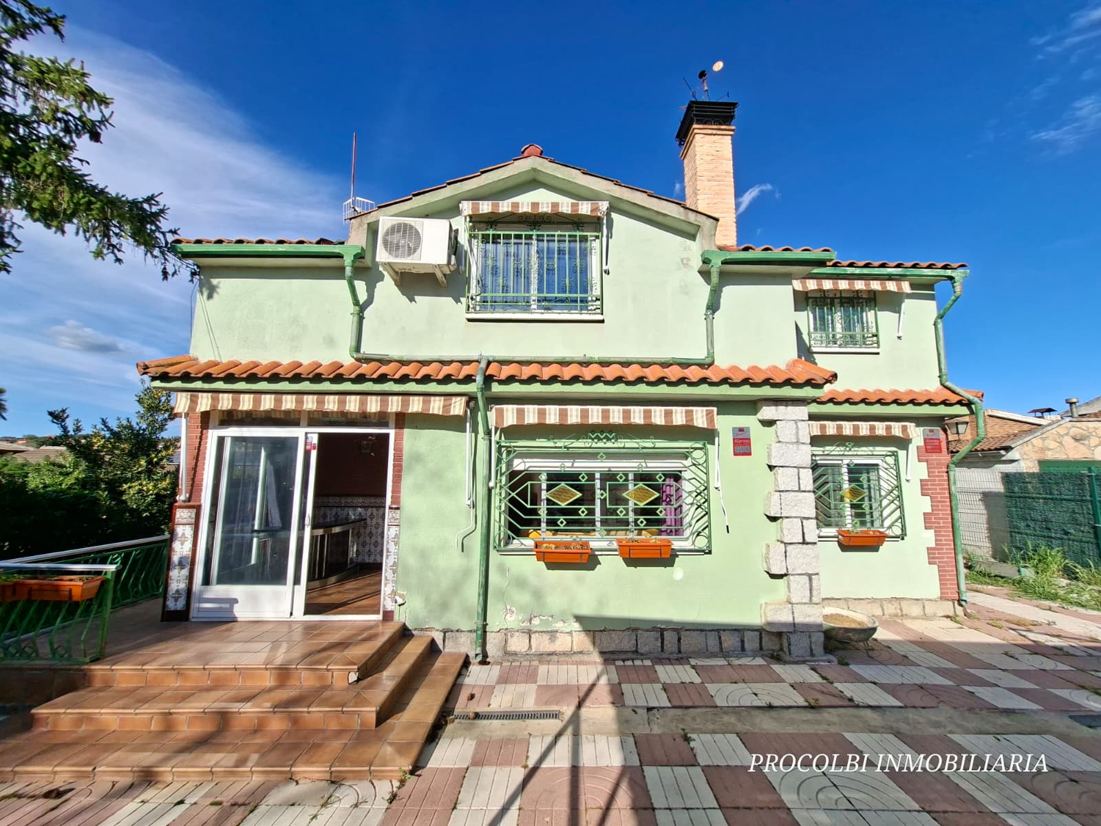 Chalet independiente en venta urbanización Las Castillas.